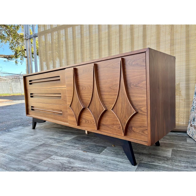 Brown Mid Century Modern Six Drawers Credenza by Young Manufacturing. Circa 1960s For Sale - Image 8 of 12