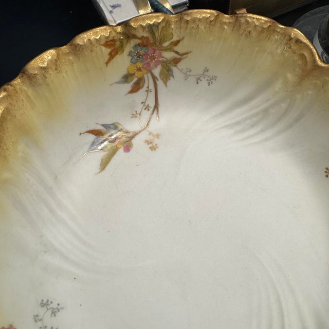 Late 19th Century 1890s French Martial Redon Limoges Gilt Floral Scalloped Bowl For Sale - Image 5 of 6