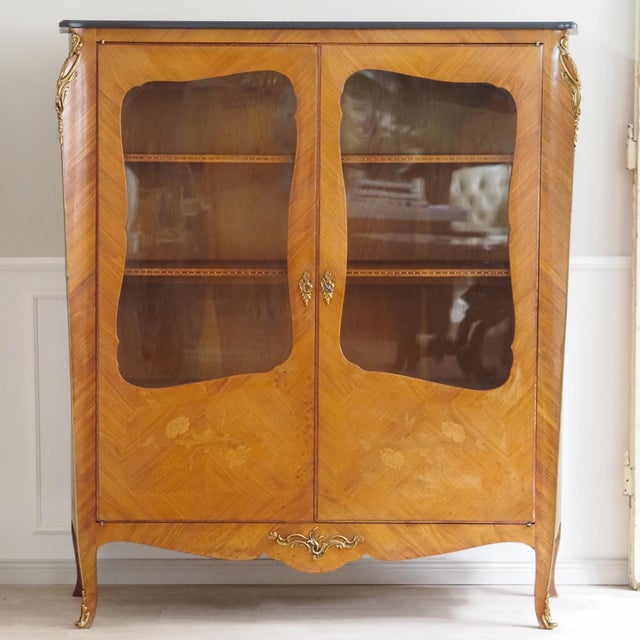 Vintage Display Case in Walnut For Sale - Image 10 of 10