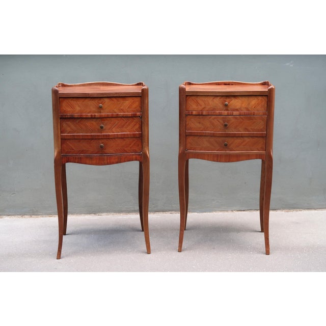 1920s Pair of French Louis XV Style Rosewood Side Tables Nightstands For Sale - Image 12 of 14