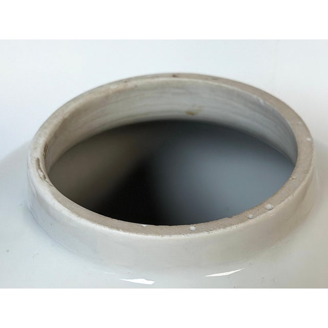 Pair Maison Jansen Style Porcelaine de Paris Covered Urns Gilt Feather Motif For Sale - Image 18 of 18