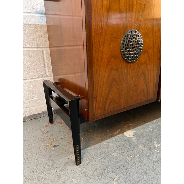 Mid-20th-Century Helen Hobey Walnut Credenza by Baker Furniture, Attributed For Sale - Image 13 of 16