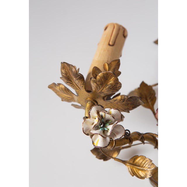 Metal Vintage French Wall Lights in Brass and Porcelain Flowers, 1950s, Set of 2 For Sale - Image 7 of 12