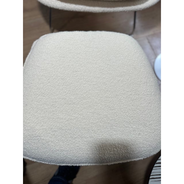 Eero Saarinen Set of Womb Chair and Ottoman by Eero Saarinen for Knoll International, 2010s For Sale - Image 4 of 15