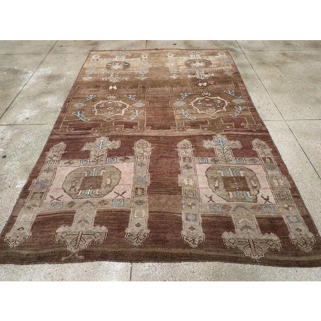 Galerie Shabab Collection Mid-20th Century Turkish Anatolian Accent Carpet For Sale - Image 4 of 10