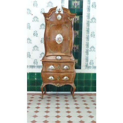Dresden-Style Cabinet in Walnut, 1890 For Sale - Image 17 of 17