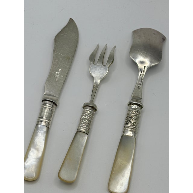 1980s Antique Sheffield Silverplate Petit Set With Mother-of-Pearl Handles (Set of 3) For Sale - Image 5 of 6