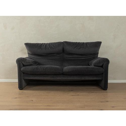 675 Maralunga Sofa by Vico Magistretti for Cassina For Sale - Image 5 of 13
