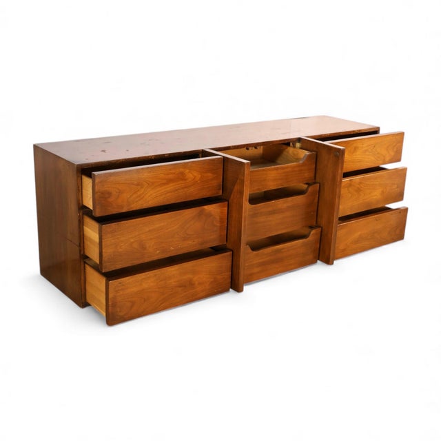 American of Martinsville Vintage Mid Century Modern 9-Drawer Lowboy Dresser, C. 1960s, Attributed For Sale In New York - Image 6 of 7