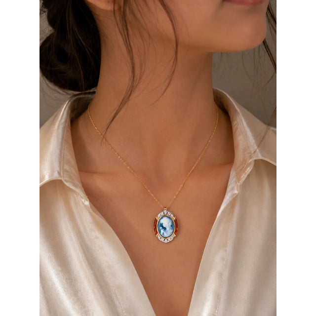 Art Deco 1970s 18K Yellow Gold Blue Agate Carnelian Diamond Cameo Pendant For Sale - Image 3 of 3