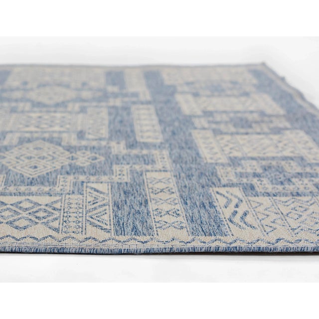 Contemporary Momeni Contemporary Indoor/Outdoor Hampton Bay Rug in Blue, 5'3" x 7' For Sale - Image 3 of 10