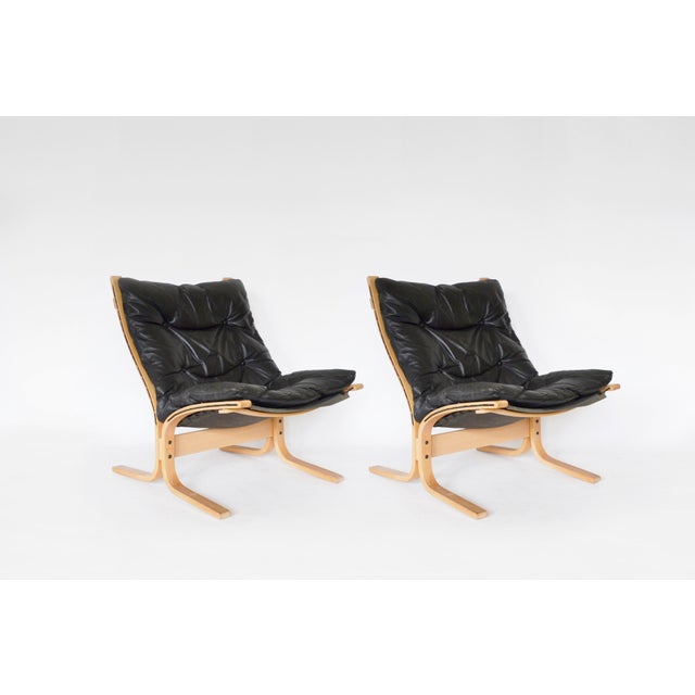 Mid-Century Modern Pair of Vintage Siesta Low Back Lounge Chairs by Ingmar Relling in Black Leather For Sale - Image 3 of 10