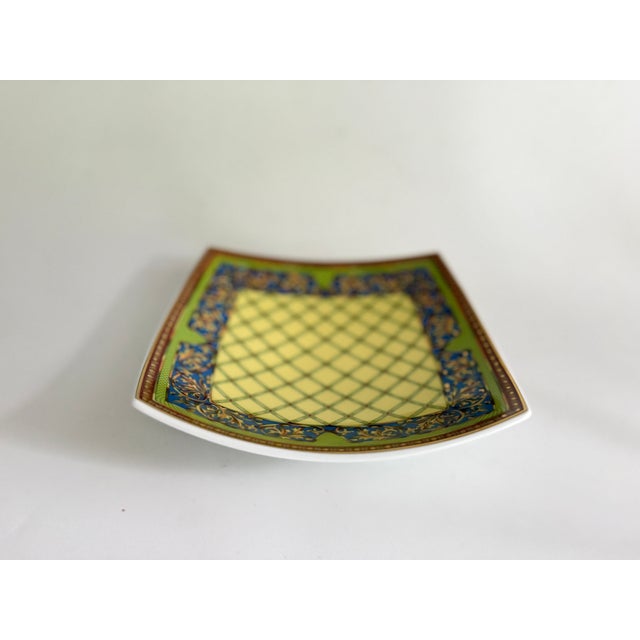 Vintage Design Bowl 18 x 18 cm, designed by Versace for Rosenthal. Medusa Series Designed in 1993 and no longer in...