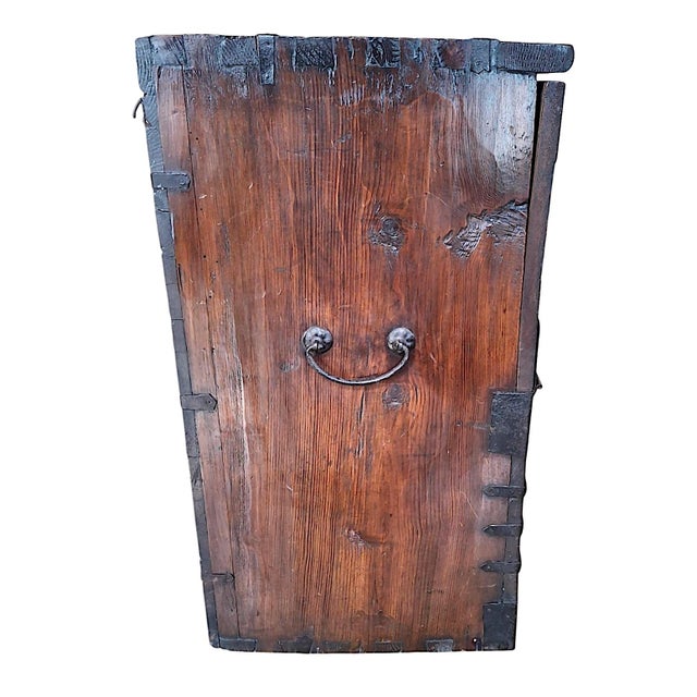 19th-Century Korean Bandaji Blanket Chest With Stylized Iron Hardware For Sale - Image 4 of 10