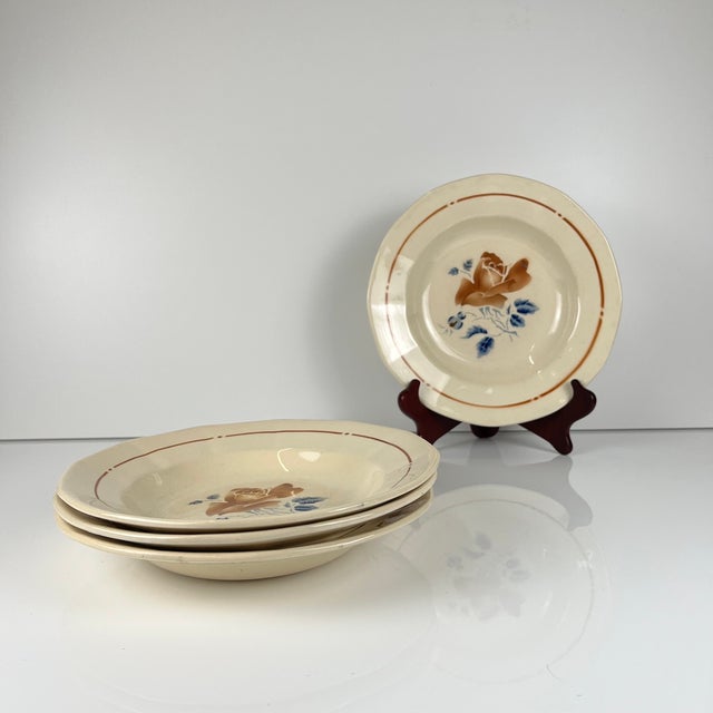 Set of 4 Sarreguemines soup plates with a floral motif, first half of the 20th century Cream and beige tones Dimensions:...