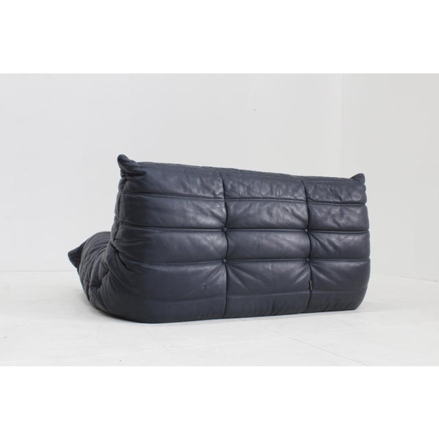 Animal Skin Vintage Togo Two-Seater Sofa in Blue Leather by Michel Ducaroy for Ligne Roset, 1990s For Sale - Image 7 of 10