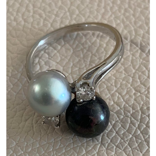 Traditional Antique 14k White Gold Ring With Freshwater Pearls and Diamond Accents, Size 6.5 For Sale - Image 3 of 7