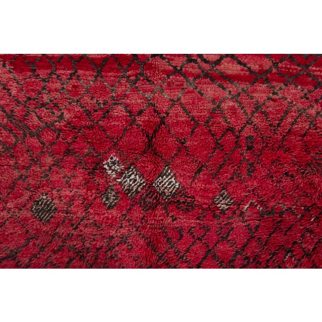 Traditional Vintage Moroccan Berber Shag Wool Rug With Diamond Grid by Rug & Kilim, 1950-1959 For Sale - Image 3 of 8