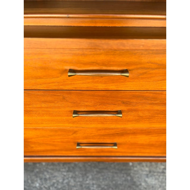Mid-Century Modern Mid Century Highboy Hutch With Buffet and Display Storage in the Style of Kent Coffey Perspecta Series For Sale - Image 3 of 12