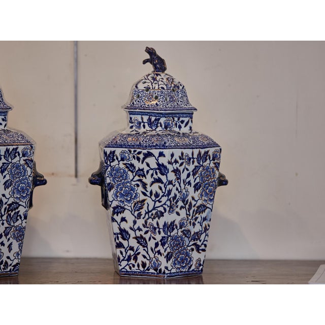 Ceramic English 19th Century Blue and White Porcelain Lidded Pot Pourri Pots with Dogs For Sale - Image 7 of 12
