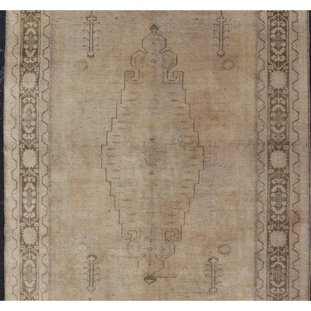 Vintage Turkish Oushak Rug With Tribal/Floral Medallion Design in Tan and Taupe For Sale - Image 4 of 11