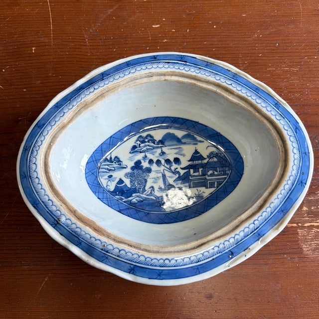 American Antique Chinese Export Canton Porcelain Covered Vegetable Tureen, Circa 1830's For Sale - Image 3 of 12