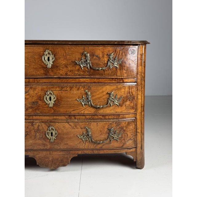 French Chest of Drawers, 1700s For Sale - Image 3 of 18