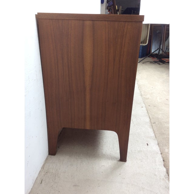 Mid Century Modern Lowboy Dresser With 9 Drawers & Mounted Mirror by Johnson Carper For Sale In Philadelphia - Image 6 of 16