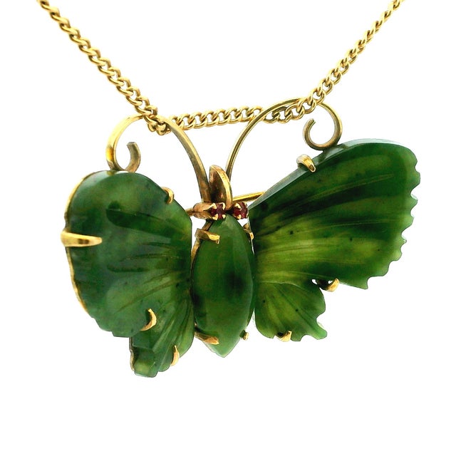 Mid-Century Modern Vintage Carved Jade Butterfly Brooches in 14k Gold With Ruby Accents – Pair For Sale - Image 3 of 14