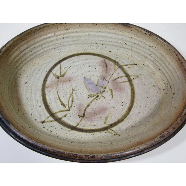 Rustic 1980s Signed Earth-Toned Studio Art Pottery Large Oval Casserole Serving Dish With Handles For Sale - Image 3 of 12