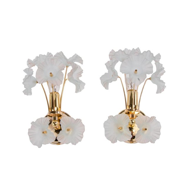 Hollywood Regency Hibiscus Brass Wall Sconces with Glass Flowers, Italy, 1970s, Set of 2 For Sale - Image 3 of 8