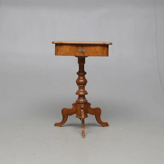 Small Table with Drawer, in Good conditions.