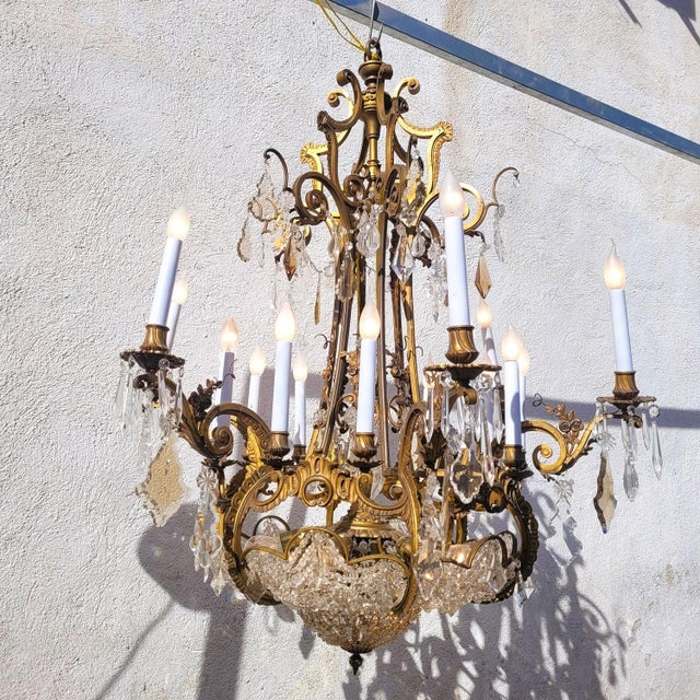 Large 20th Century Chandelier in Bronze and Crystal For Sale - Image 3 of 17