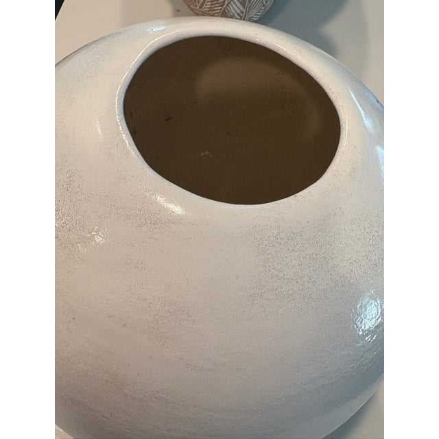 Large Late 20th Century White Textured Studio Pottery Art Vessel With Sculptural Organic Form For Sale In Miami - Image 6 of 7