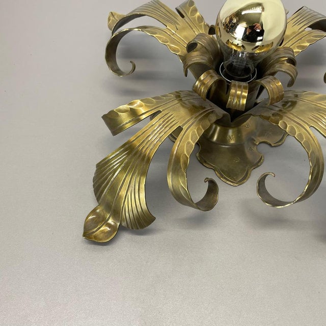 1960s Golden Brass Florentiner Leaf Theatre Wall Light, Italy, 1960s For Sale - Image 5 of 18