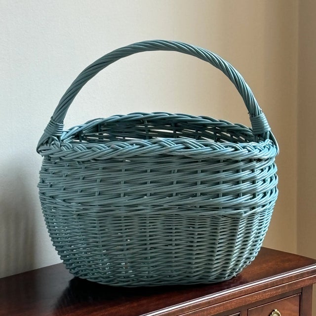 Vintage Cornflower Blue European-Style Market Basket For Sale - Image 4 of 12