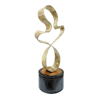 1980s Abstract Steel Ribbon Tabletop Sculpture on Weighted Wood Base For Sale