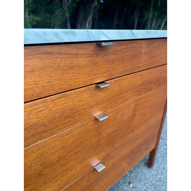 Knoll 1960s Florence Knoll for Knoll Walnut Four-Drawer Dresser With Marble Top For Sale - Image 4 of 11