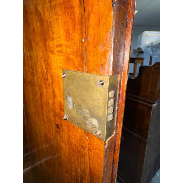 Wood Early 18th Century English Walnut Chest on Chest, Queen Anne Period, Circa 1710–1730 For Sale - Image 7 of 8