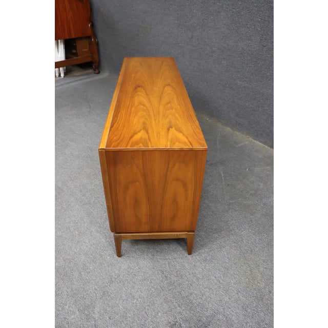 Mid-Century Modern Walnut Dresser Attributed to United Furniture Co. For Sale - Image 10 of 11