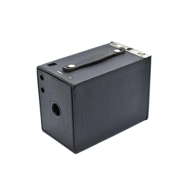 The Eastman Kodak No.2 Brownie Model C Camera is a great example of a classic camera from the early 20th century. It was...