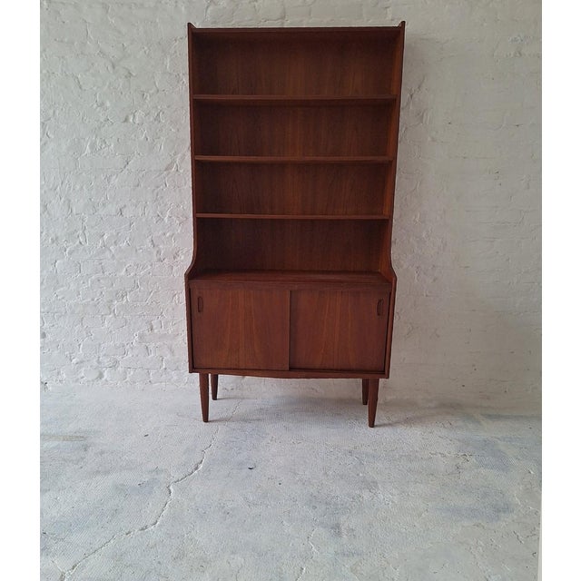 Mid century Danish teak bookshelf from the 1960s. Elegant design attributed to Johannes Forth (no label present). The...