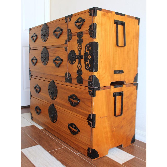 Japanese Antique Japanese Matsumoto Tansu Chest on Chest - Meiji Period Keyaki Wood | Rare Kasane Tansu For Sale - Image 3 of 14