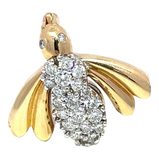 14k Yellow Gold 0.6ctw Diamond Studded Bee Brooch For Sale