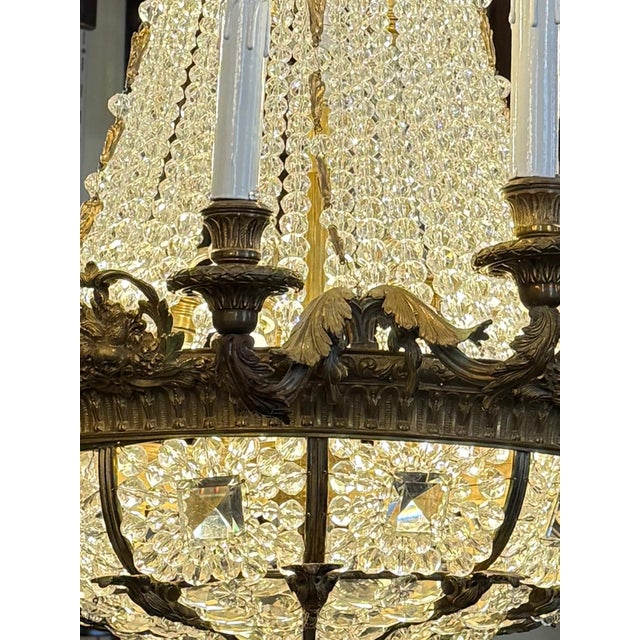 French Belle Époque Beaded Chandelier in Gilt Bronze and Crystal, 1890 For Sale - Image 4 of 5