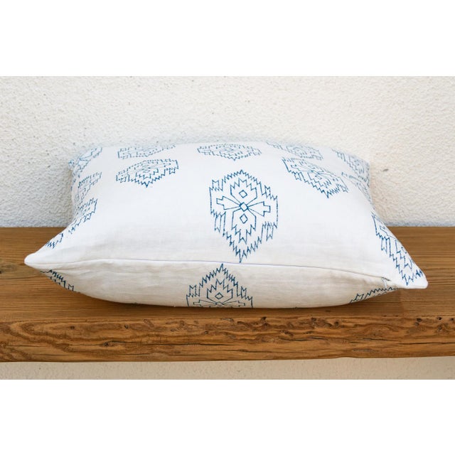 1990s White & Blue Jaipur Blockprint Linen Pillow Cover For Sale - Image 5 of 6