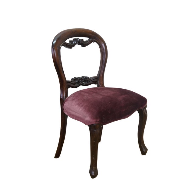 Antique Victorian salesman sample / child / doll sized dining or parlor chair. Made of mahogany featuring a balloon back...