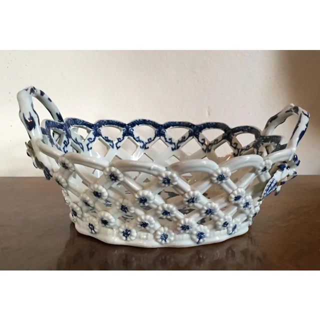 18th Century 18th Century English George III Worcester Porcelain Oval Basket For Sale - Image 5 of 11