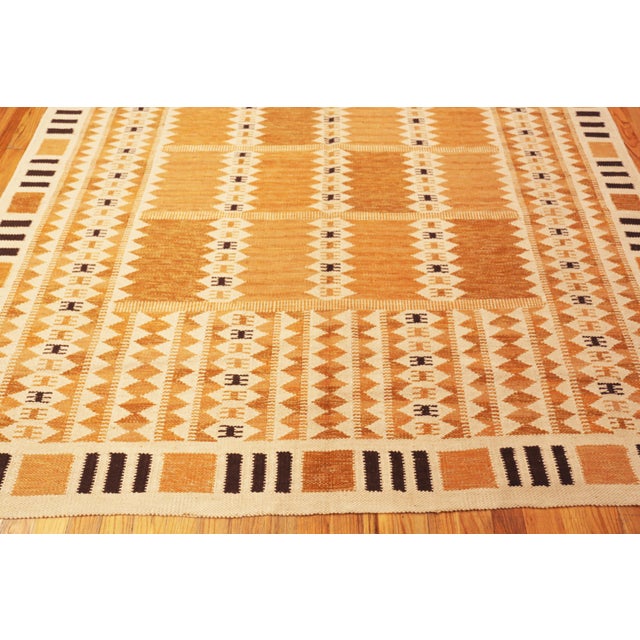 Early 21st Century Nazmiyal Collection Contemporary Scandinavian Style Kilim Rug For Sale - Image 5 of 7