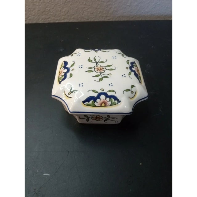 1950s Decor Rouen Fait Main Hand Painted Trinket Box Made in France For Sale - Image 4 of 6